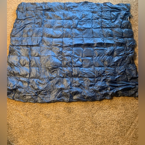 Eddie Bauer Down Throw. 50 X 60. 1 blue. With pack bag. - Picture 1 of 5